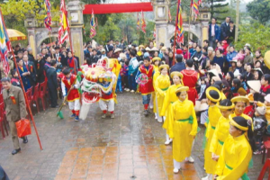 Van Luong Temple Festival and the Bong-Snatching and Chai-Throwing Festival