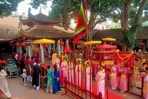 Lau Thuong Communal House Festival