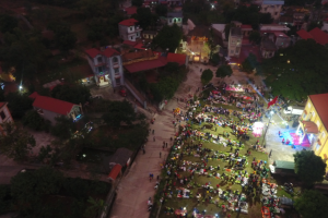 Cao Thượng village temple market